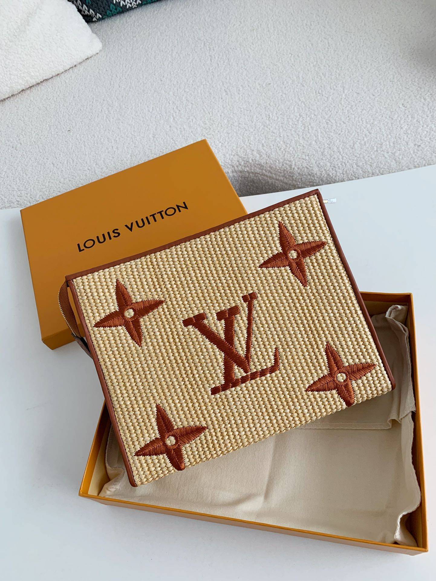 L*V Toiletry Pouch 26 Monogram Raffia Tan M80351，Top Quality  Size:25*20*5.5cm