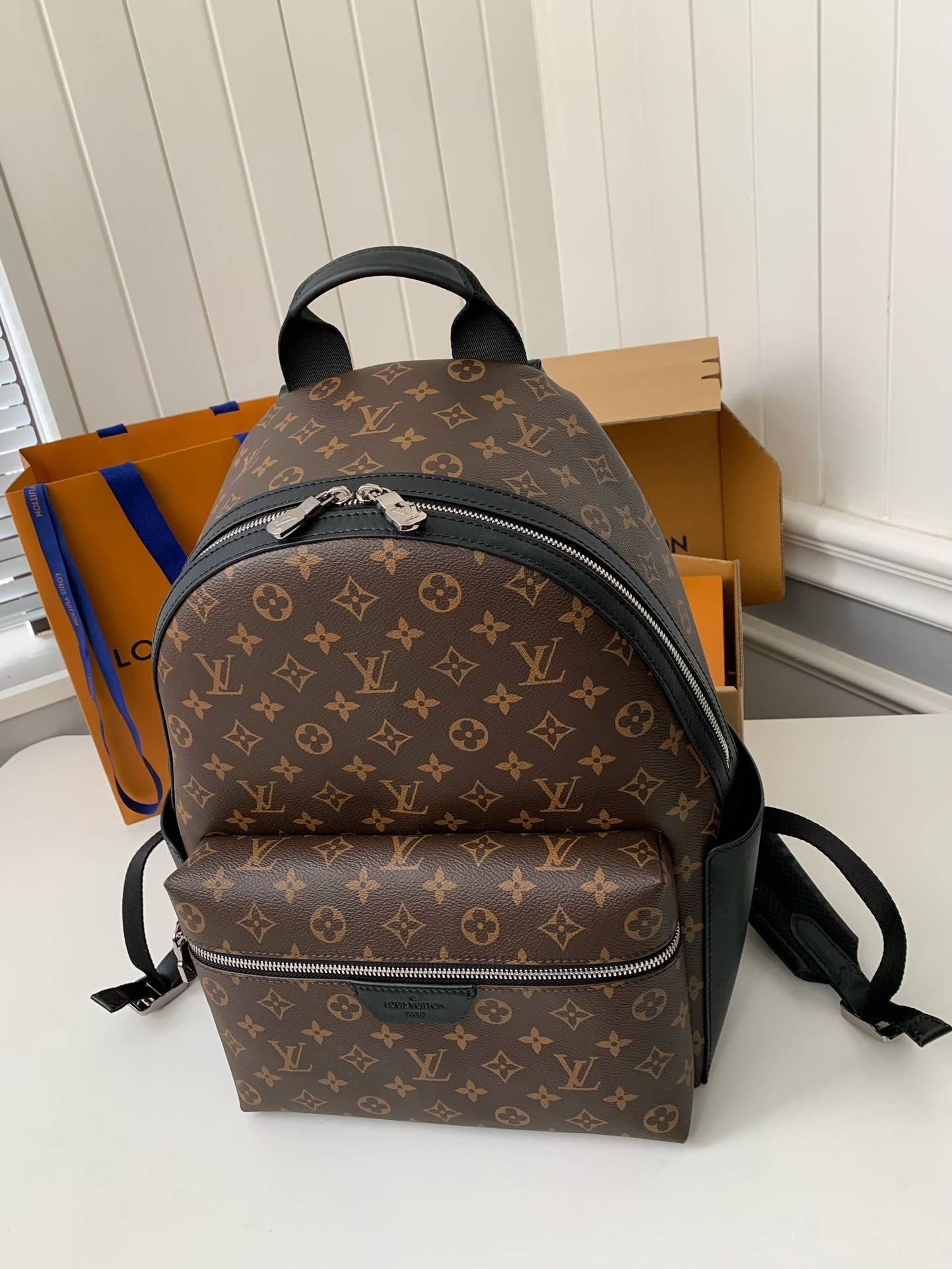 L*V DISCOVERY Small Backpack PM M46684 Size: 29 * 38 * 20cm