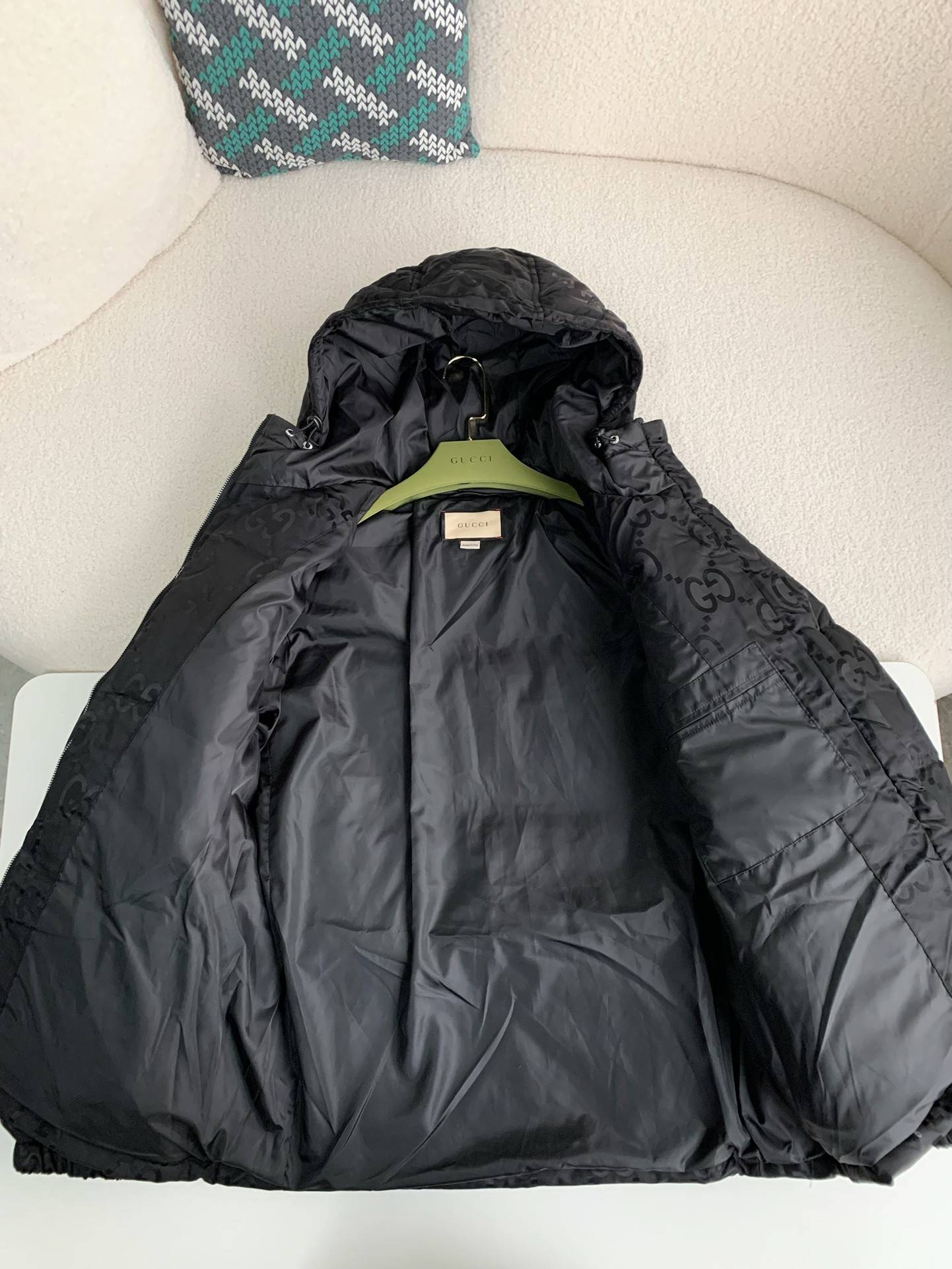 G*u*i boys down jacket