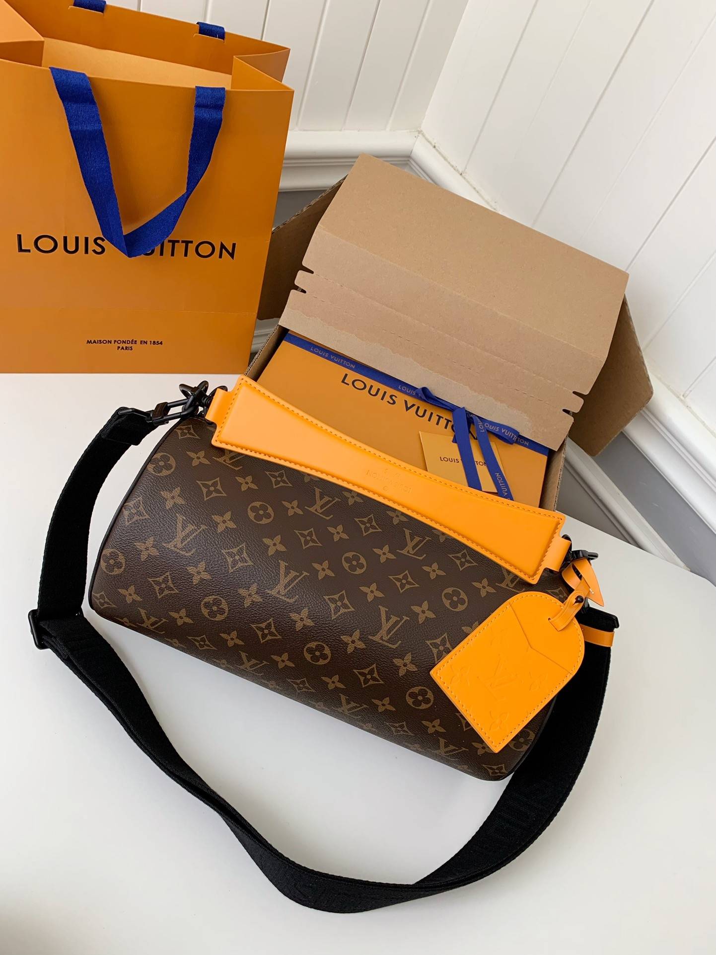 L*V 2023 SOFT POLOCHON handbag M46691 Size: 33 * 17 * 17cm