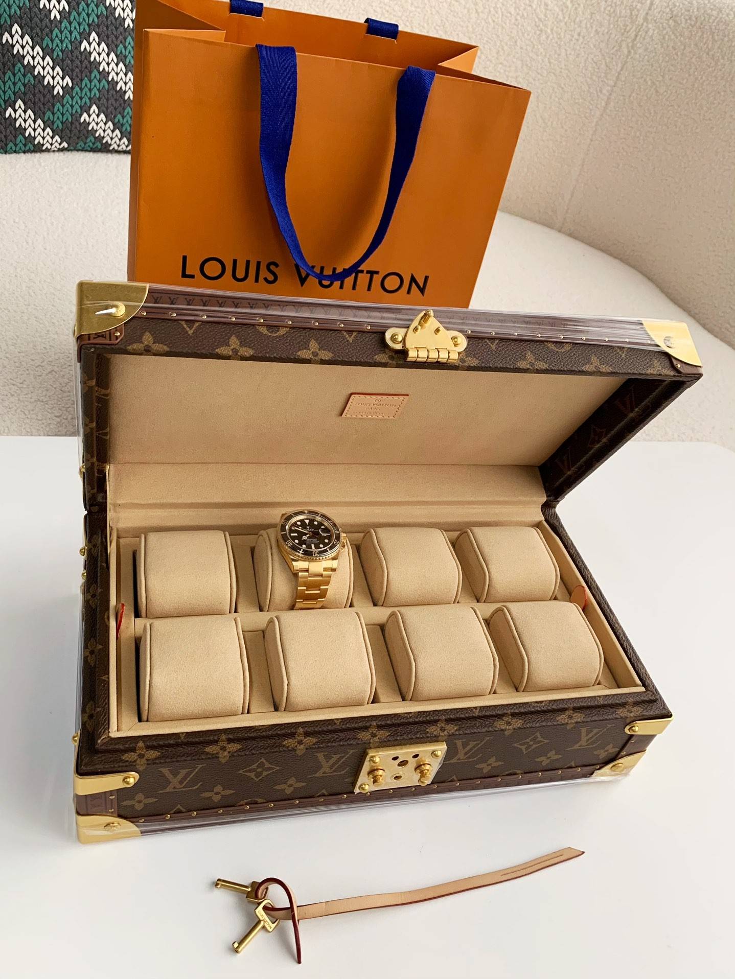 L*V Watch Storage Box Size：34*18*11cm