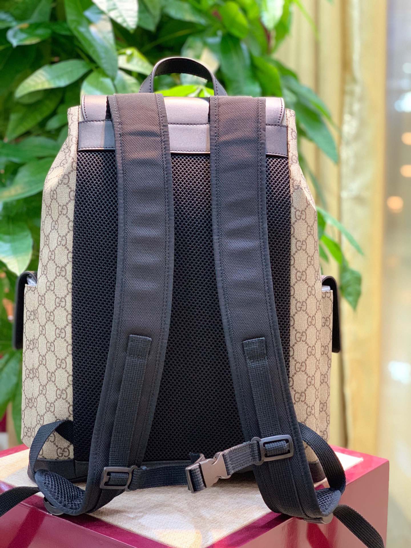 G*u*i backpack model:495563