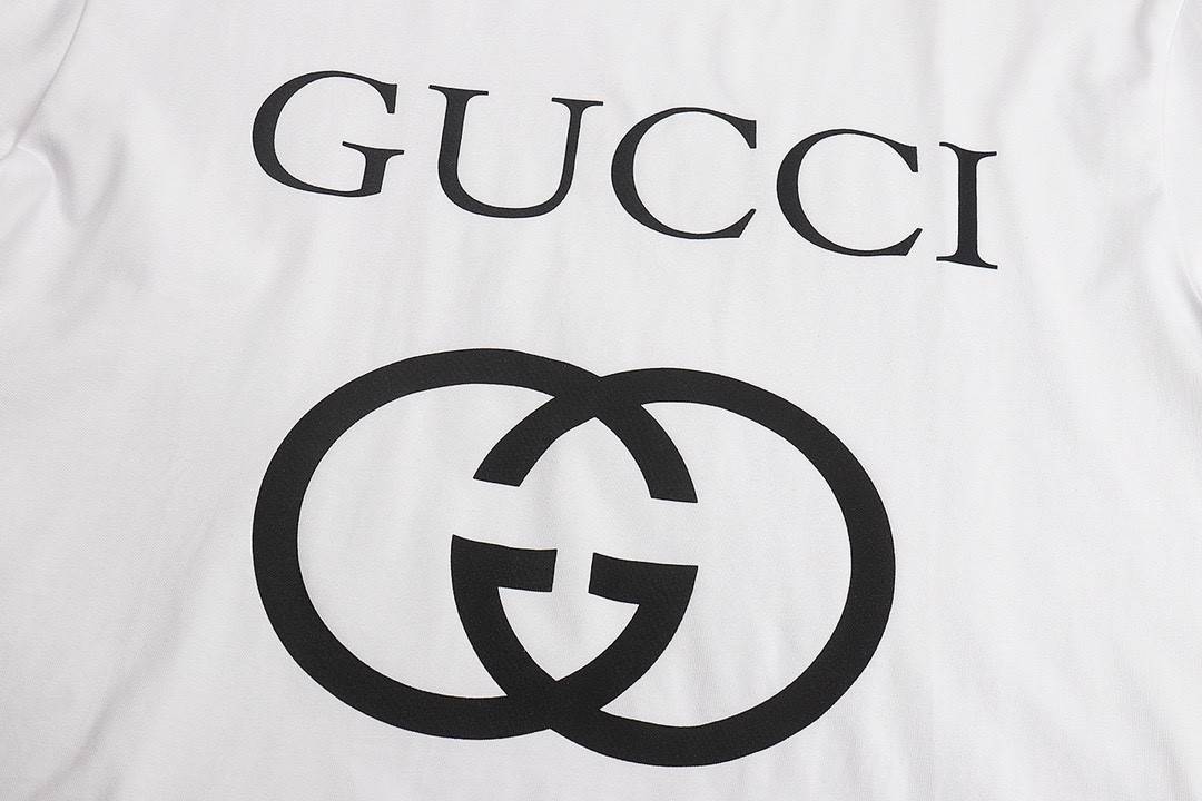 G*u*i  tshirt