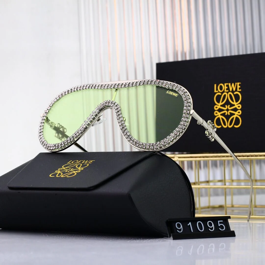 fashionable Di*m*nd shield sunglasses