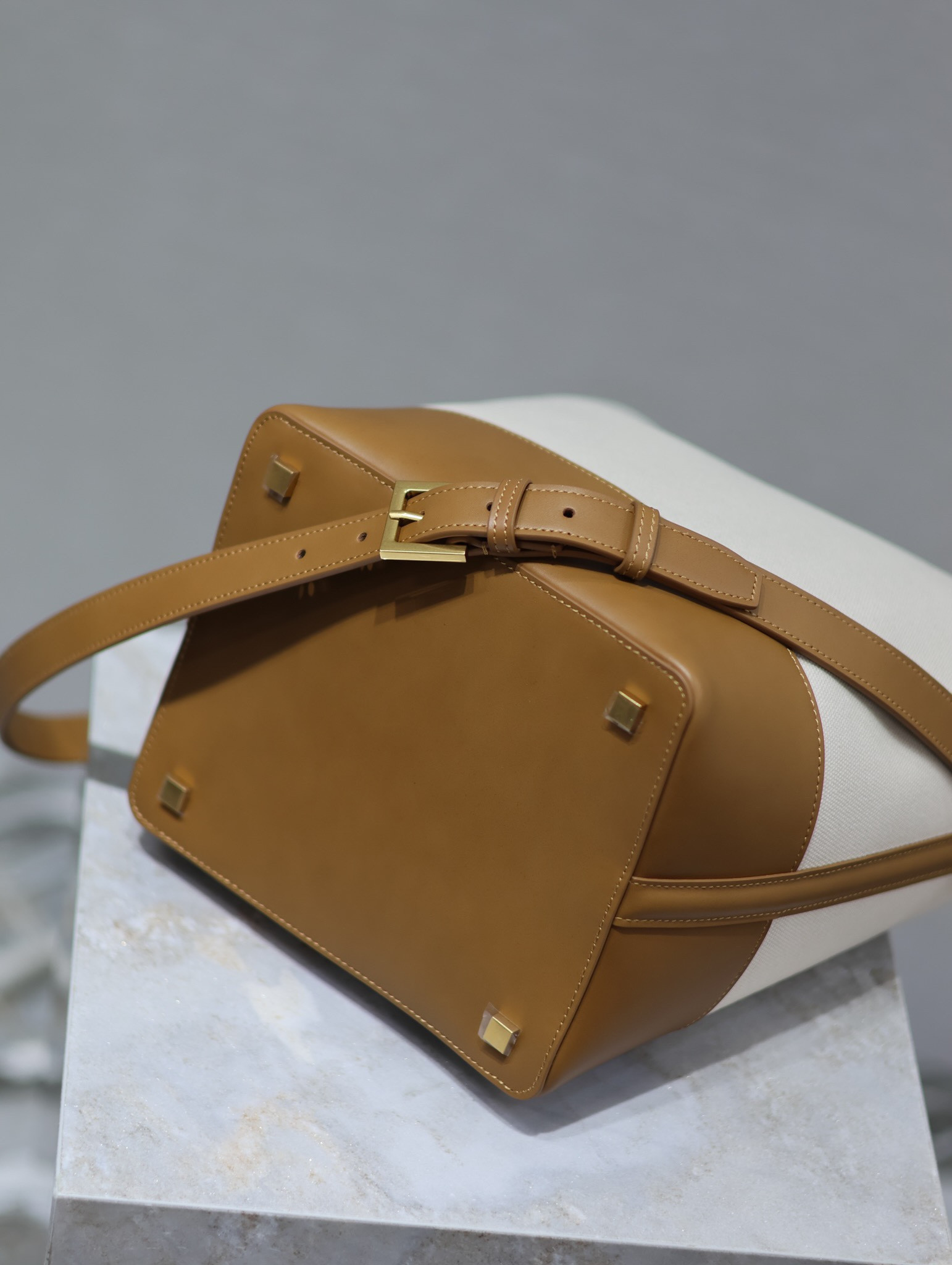 Ysl Le 5à7 Bucket