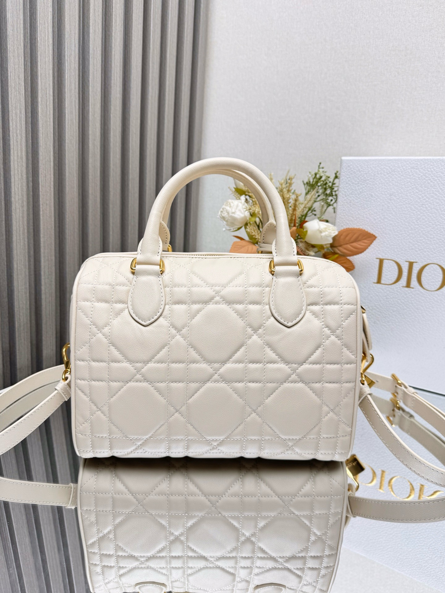 Dior Groove 25