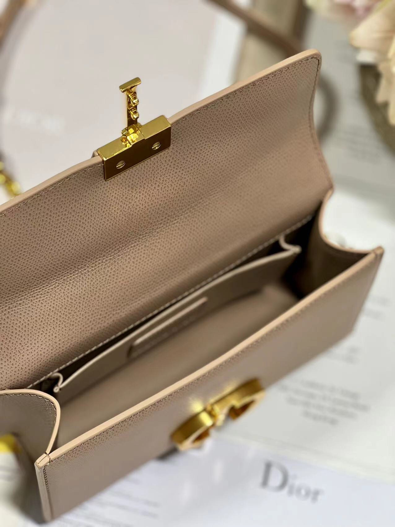 30 Montaigne East-west Bag With Chain