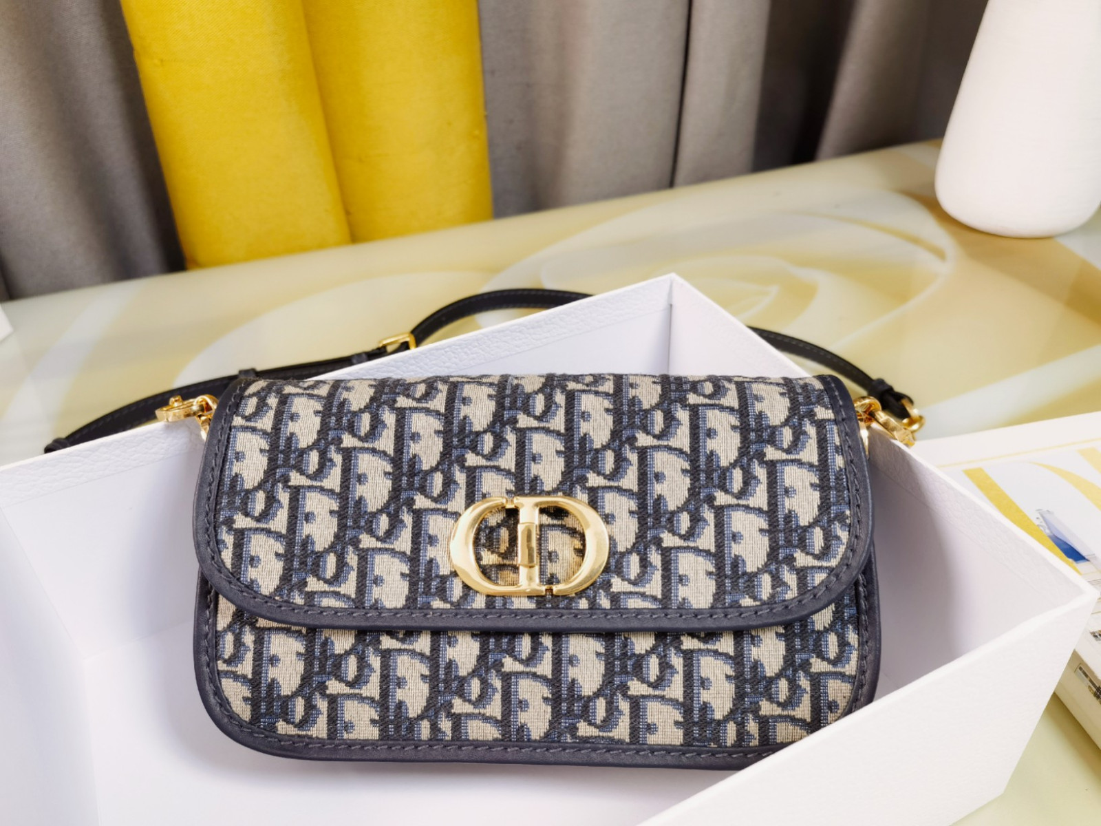 30 Montaigne Bag