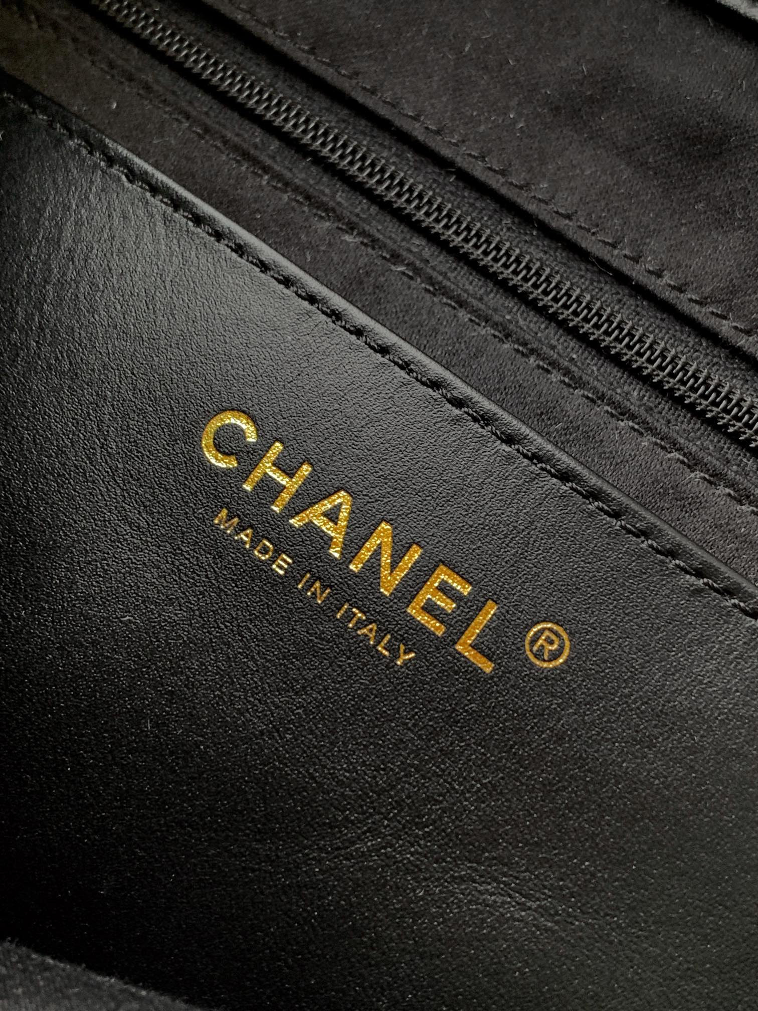 Chanel 25p Hobo Bag
