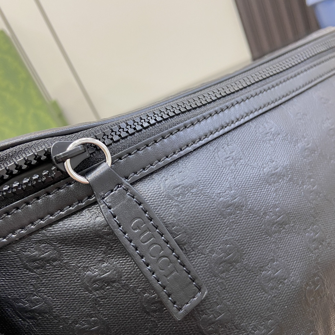 G*u*i waist bag