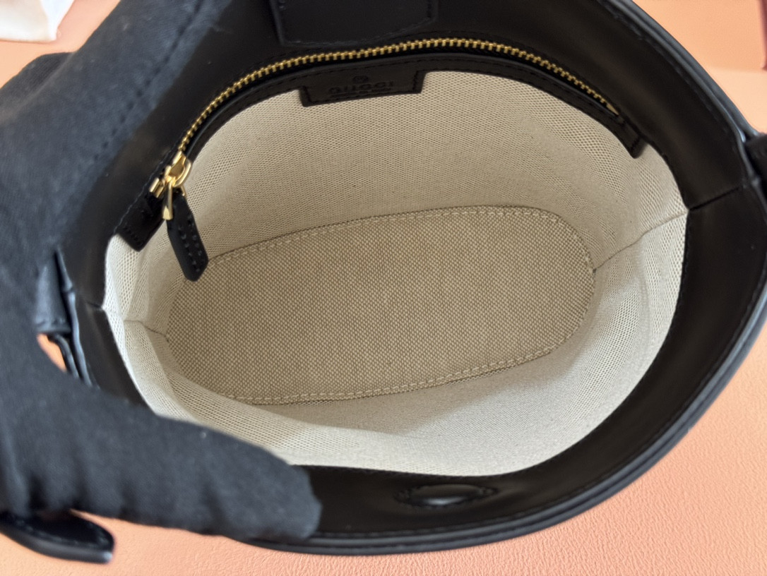 G*u*i 2025 spring/summer collection mini bucket bag